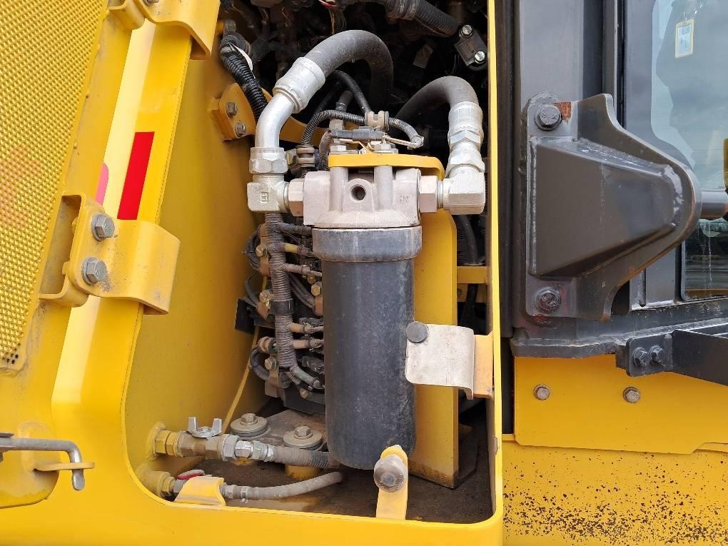 Komatsu D61PX-24E0 Crawler dozers