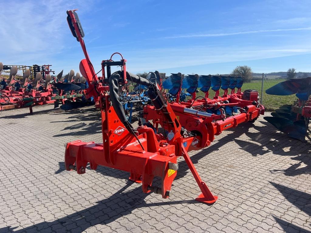 Kuhn Vari-Leader Reversible ploughs