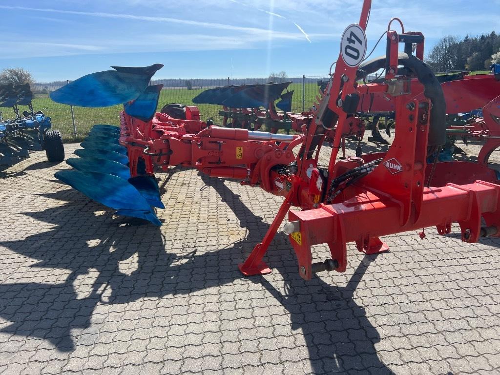Kuhn Vari-Leader Reversible ploughs