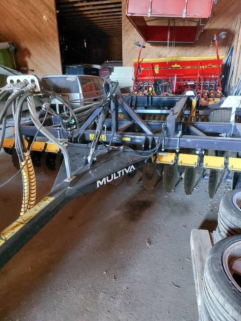 Multiva Discmaster 350 levyjyrä hinattava Disc harrows