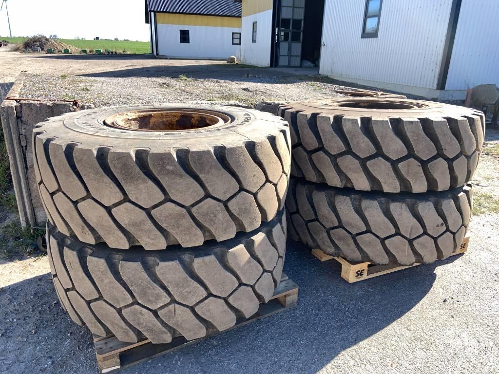 Triangle 4 st däck m fälg 20,5x25 till Volvo L90F Däck, hjul och fälgar