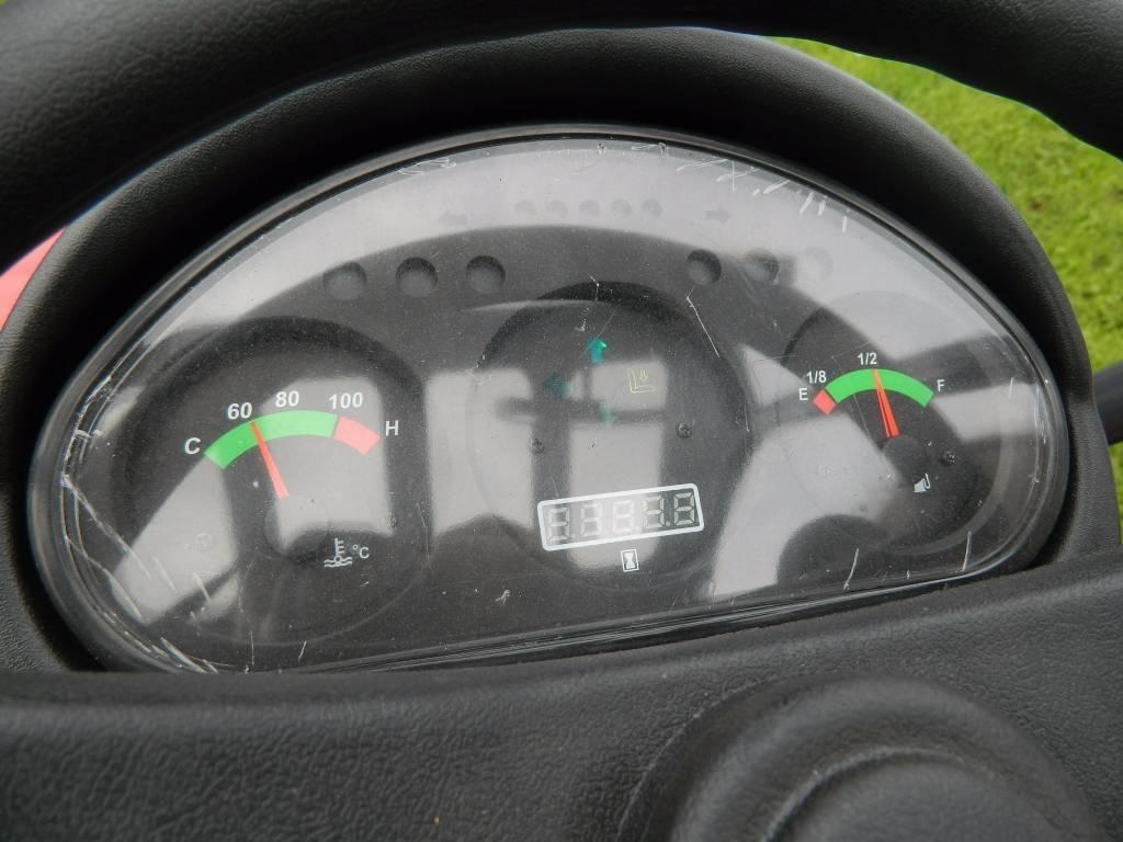 Attack 810 K33 Kompaktie traktori