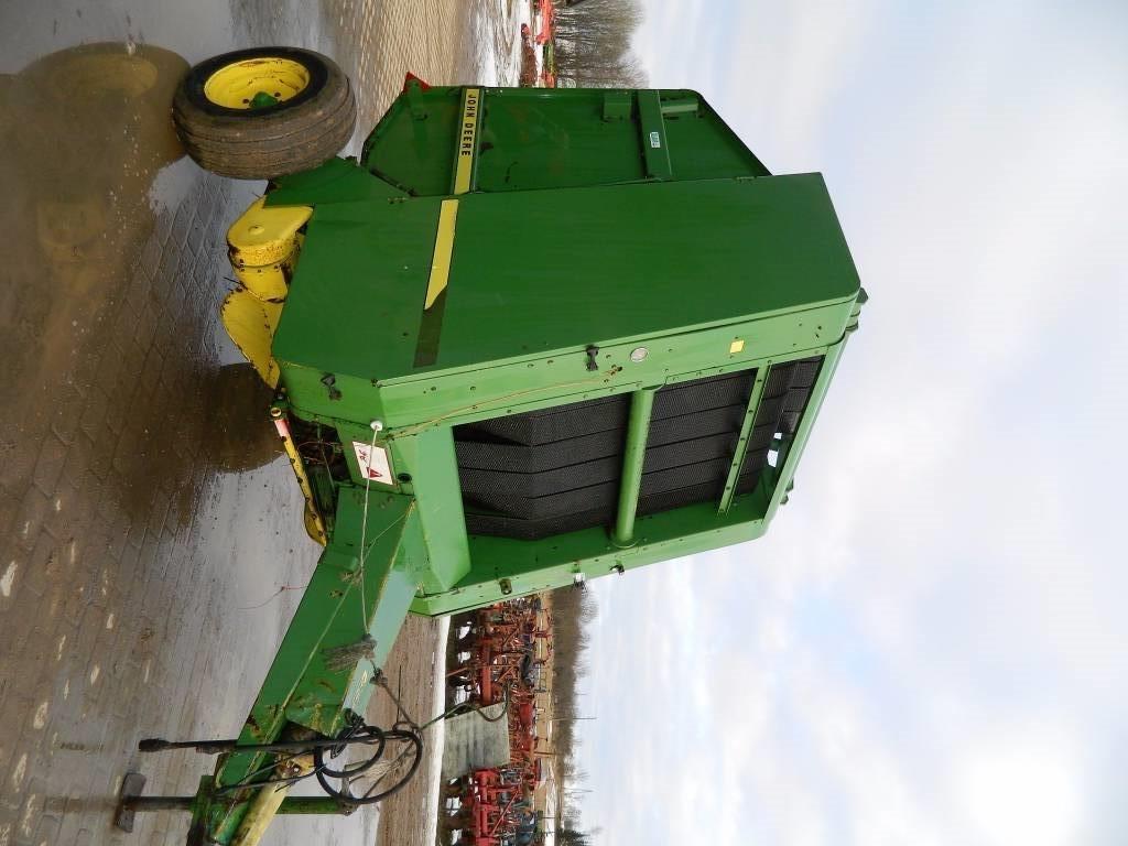 John Deere 550 Rituļu preses