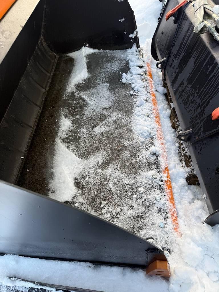 Utförsäljning Quicke Snöskopa 220VL + L30 fäste Lastarredskap