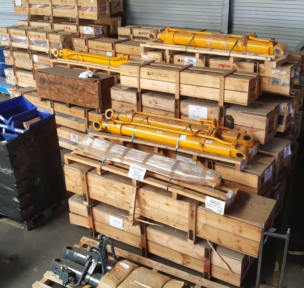 Hyundai Boom Cylinder RH - Robex 450 LC-7, 31NB-50232 Hydraulics
