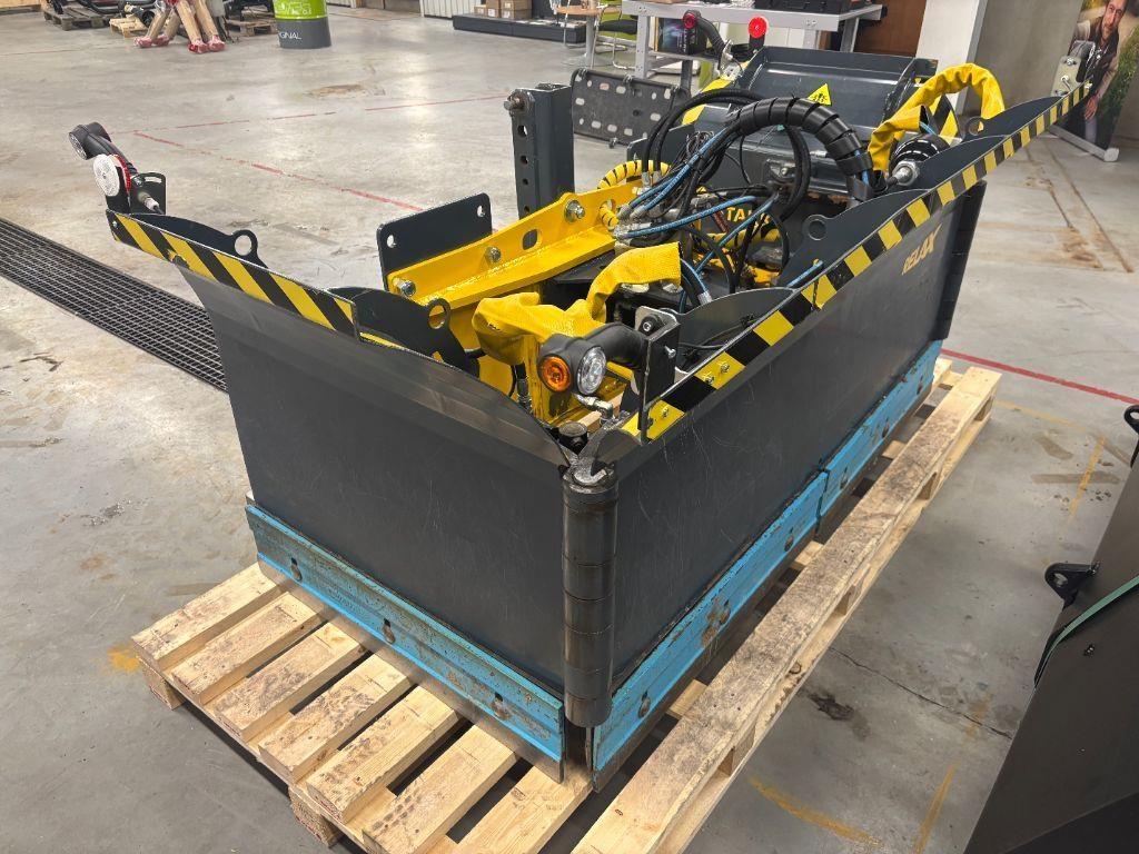 Stark UA 3750/1800R Snow blades and plows