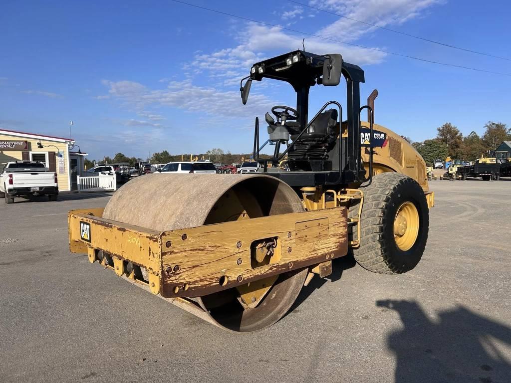 CAT CAT CS54B | 2015 | 5,099 hrs| Available for Export Single drum rollers