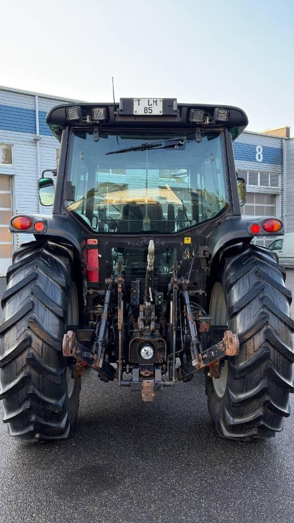 Valtra N101 c Traktori
