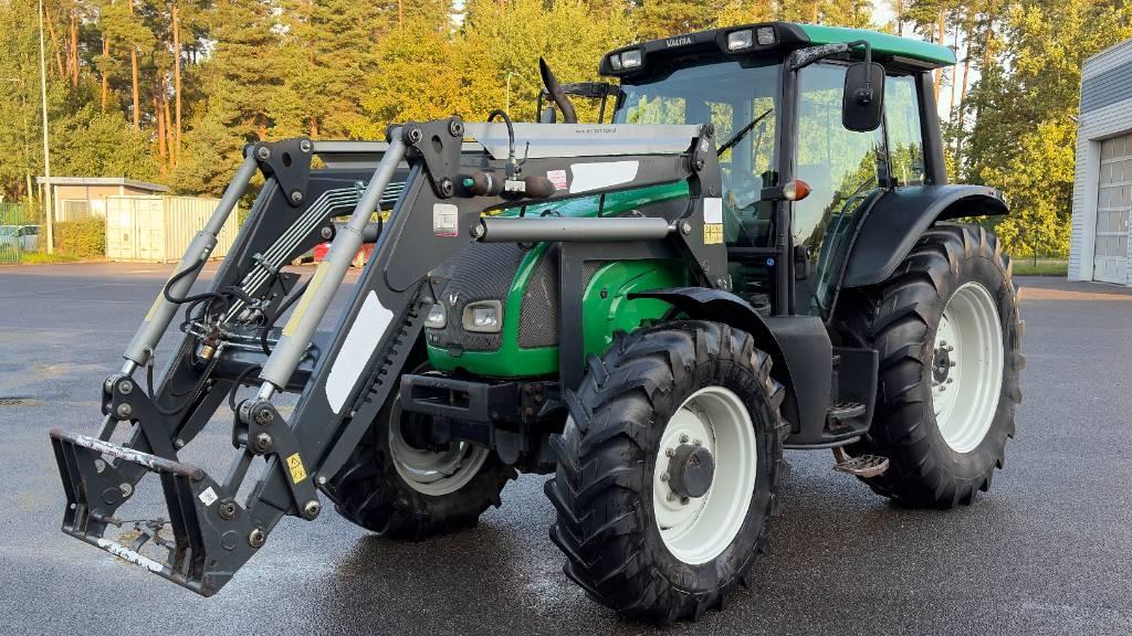 Valtra N101 c Traktori