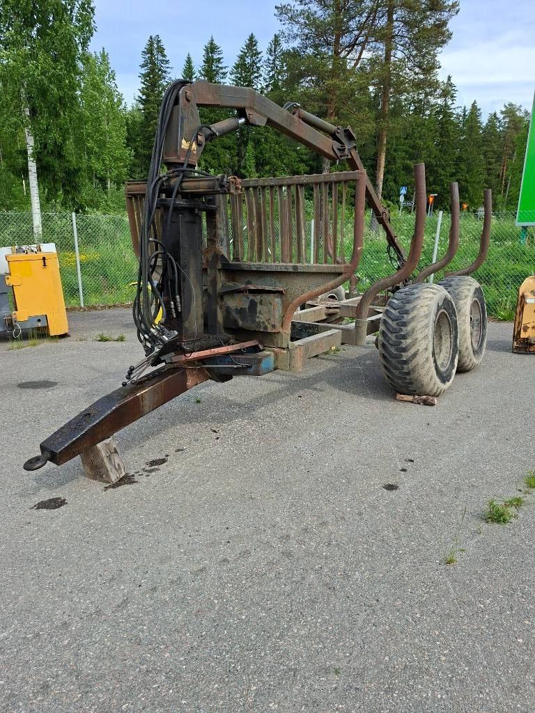 Metsäkärri ja kuormain Omavalmiste Remolques forestales