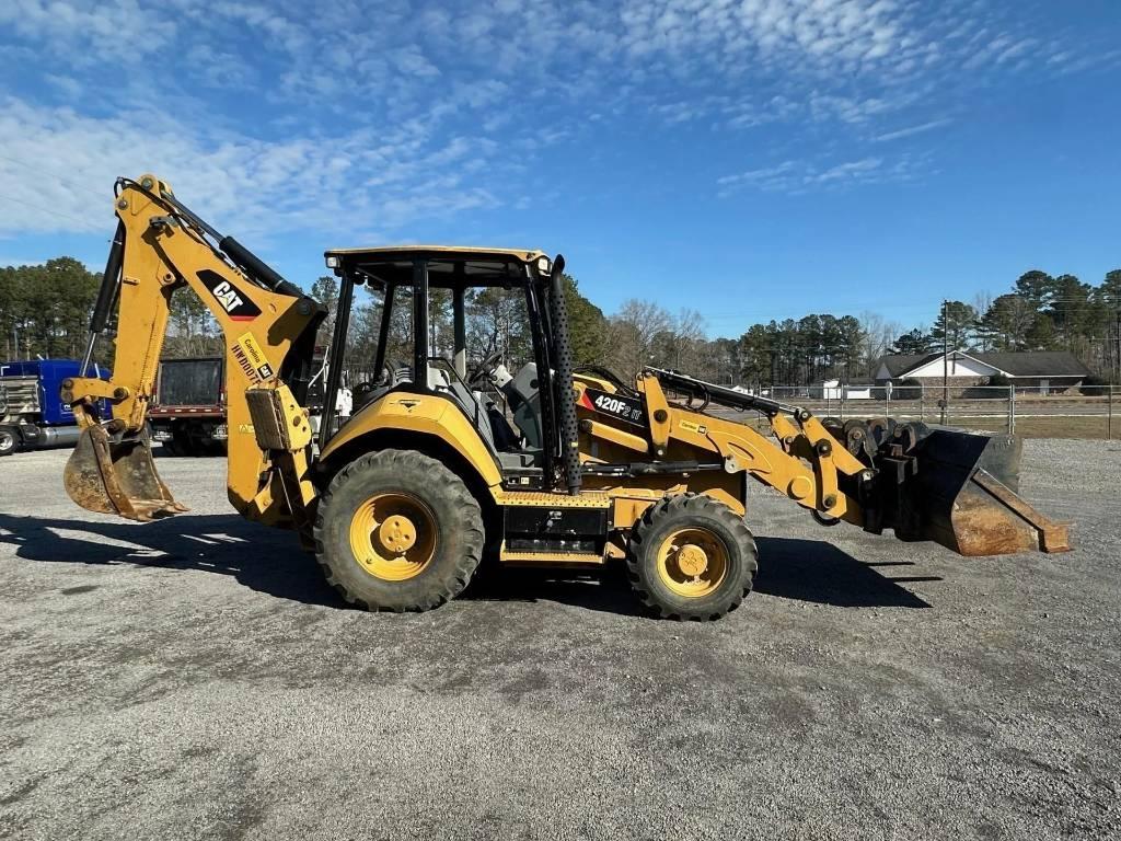 CAT 420 F2 IT | 2016 | 2663 hrs | Available for Export Backhoe loaders