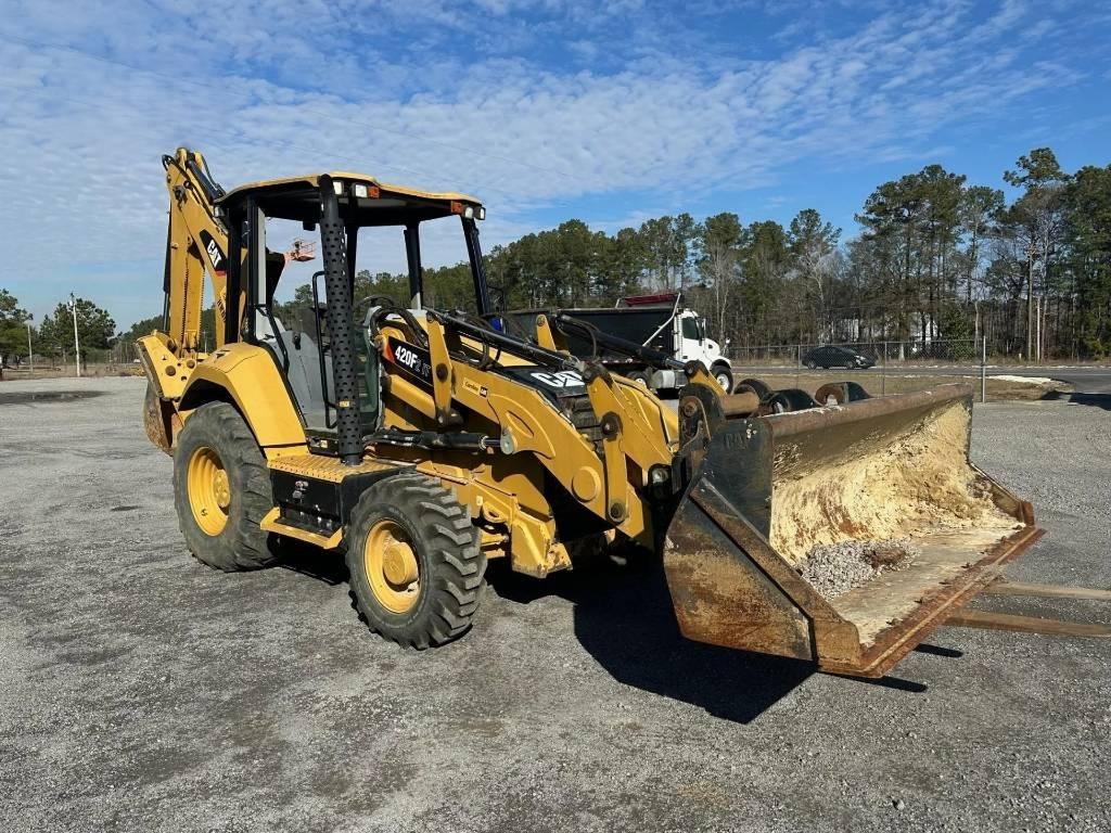 CAT 420 F2 IT | 2016 | 2663 hrs | Available for Export Backhoe loaders