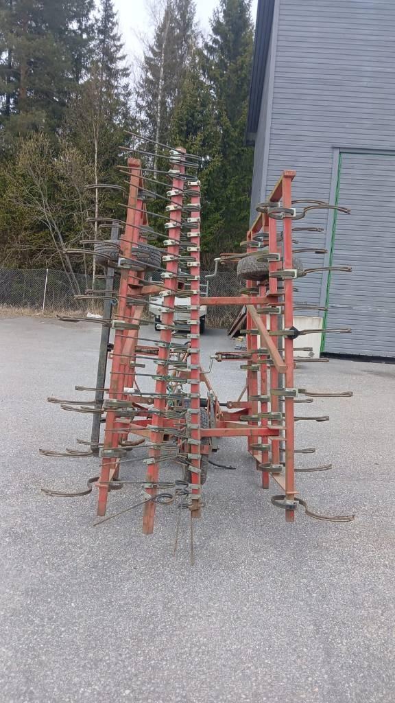VM VM 450 Harrows
