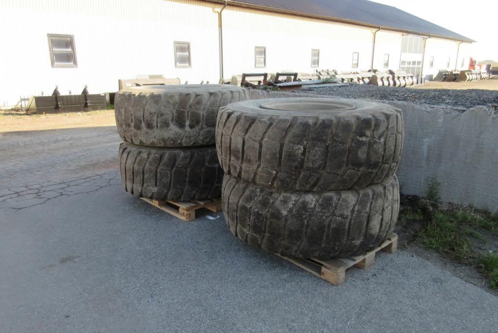 4 st beg 20,5x25 däck m fälg till Volvo L70C Däck, hjul och fälgar