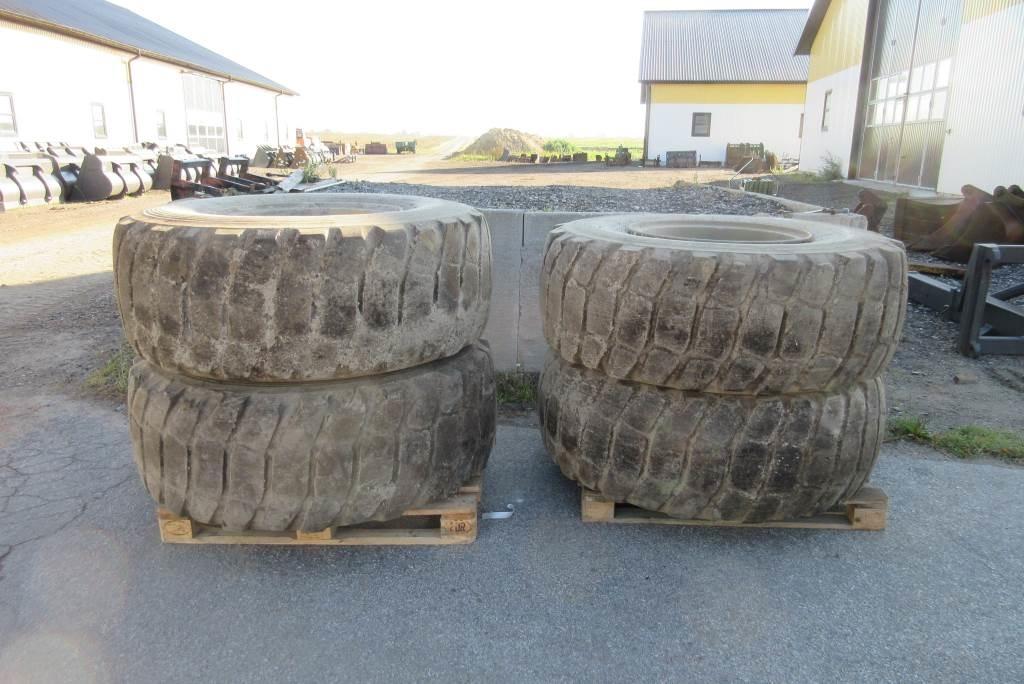 4 st beg 20,5x25 däck m fälg till Volvo L70C Däck, hjul och fälgar