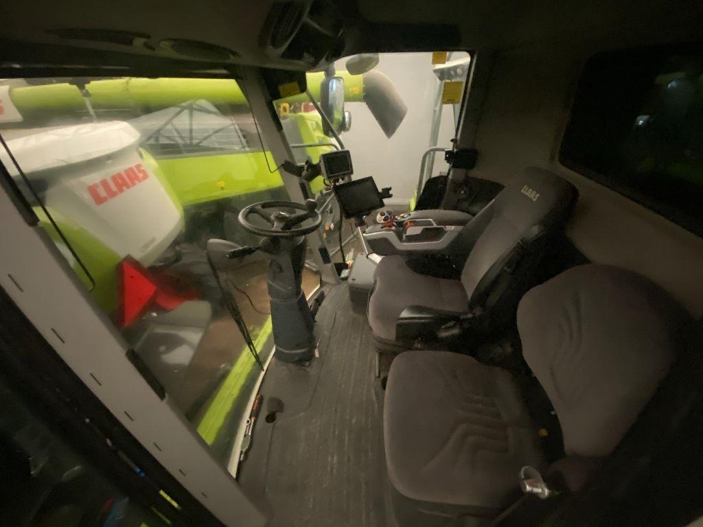 CLAAS Lexion 8800 TT Combine harvesters