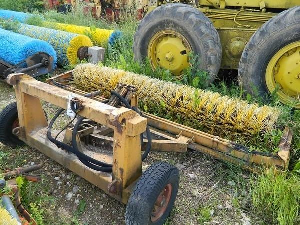 Traktora birste Ielu tīrīšanas mašīnas