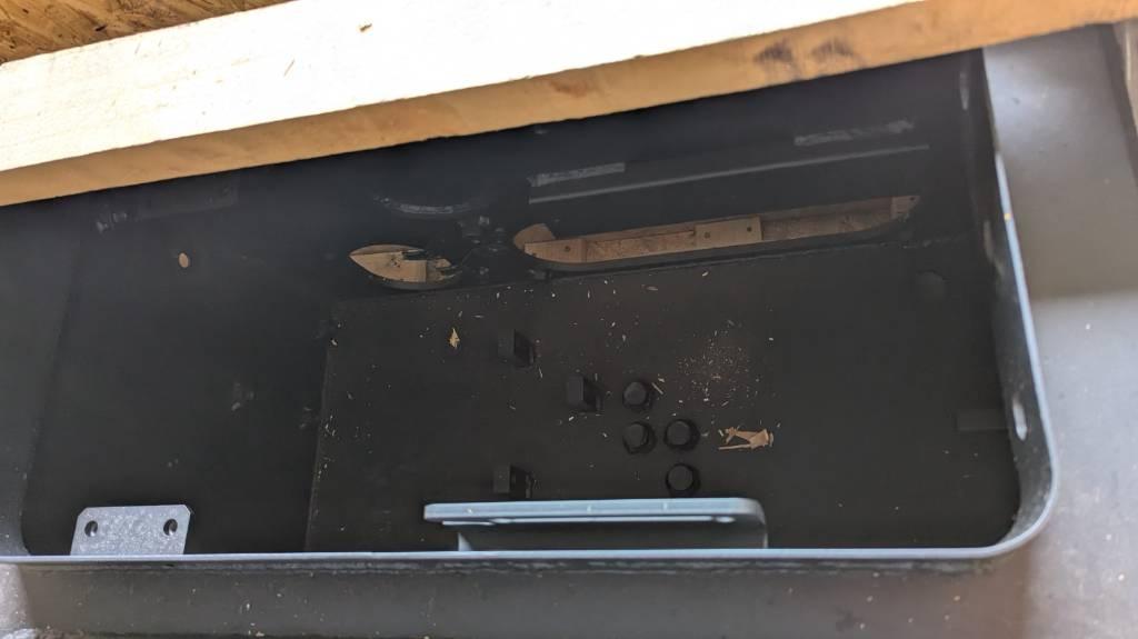 Komatsu WA600-8 BATTERY BOX 426-06-61211 Chassis and suspension