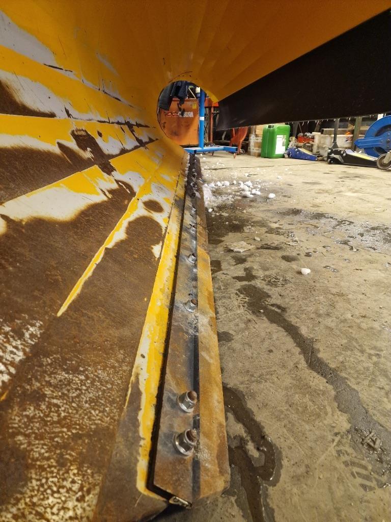 Øveraasen DHS-285 Schneeschilde und -pflüge