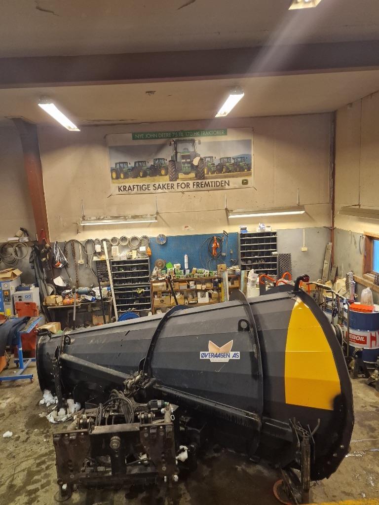 Øveraasen DHS-285 Schneeschilde und -pflüge