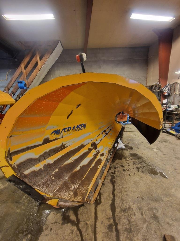 Øveraasen DHS-285 Schneeschilde und -pflüge