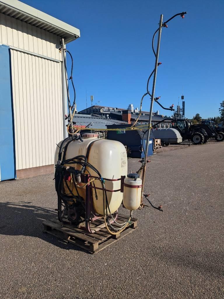 Hardi NK 600 Mansikkapuomistolla Irroratori montati