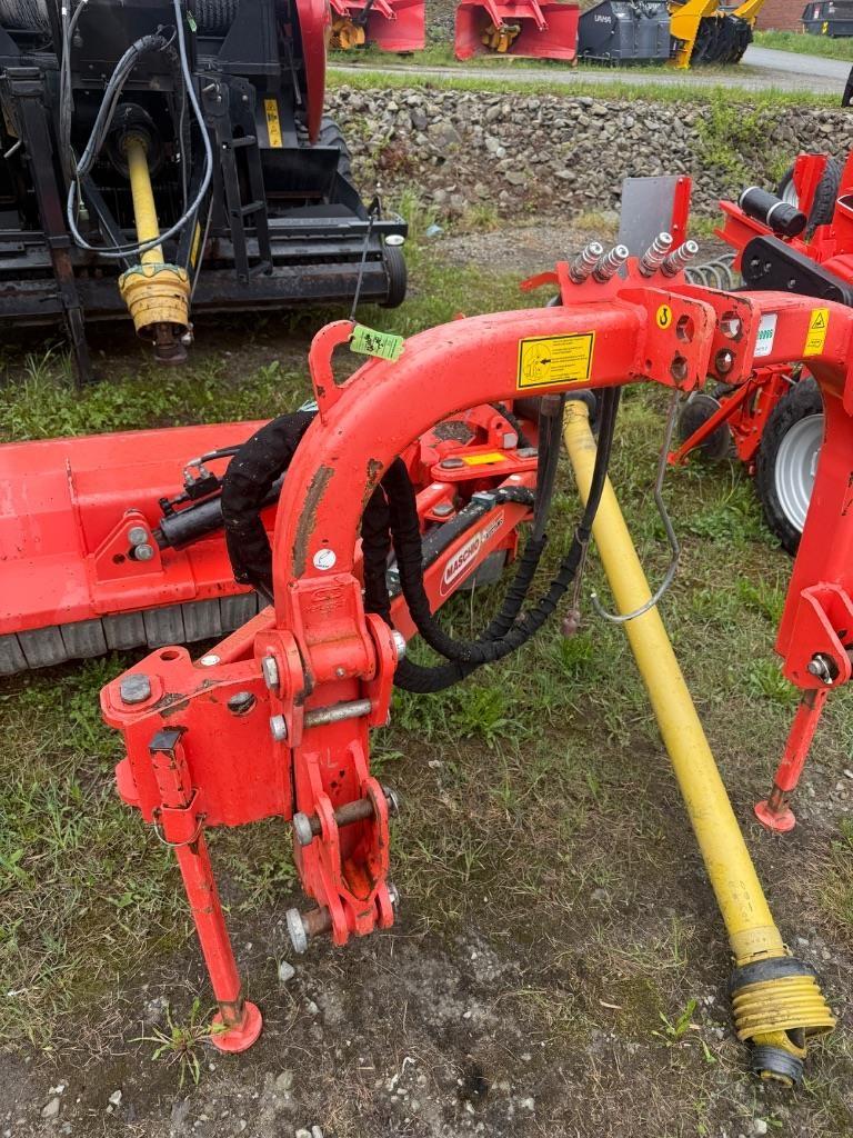 Maschio Giraffa Pasture mowers and toppers