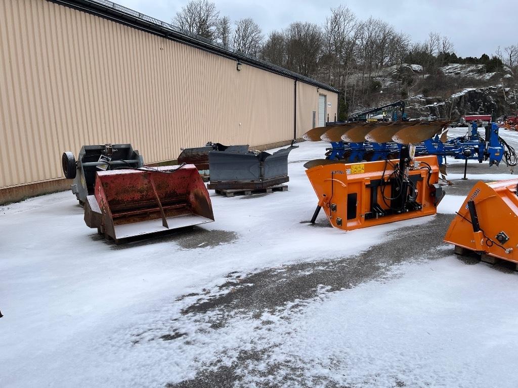 Snöblad & plogar Sandspridare Snöblad och plogar