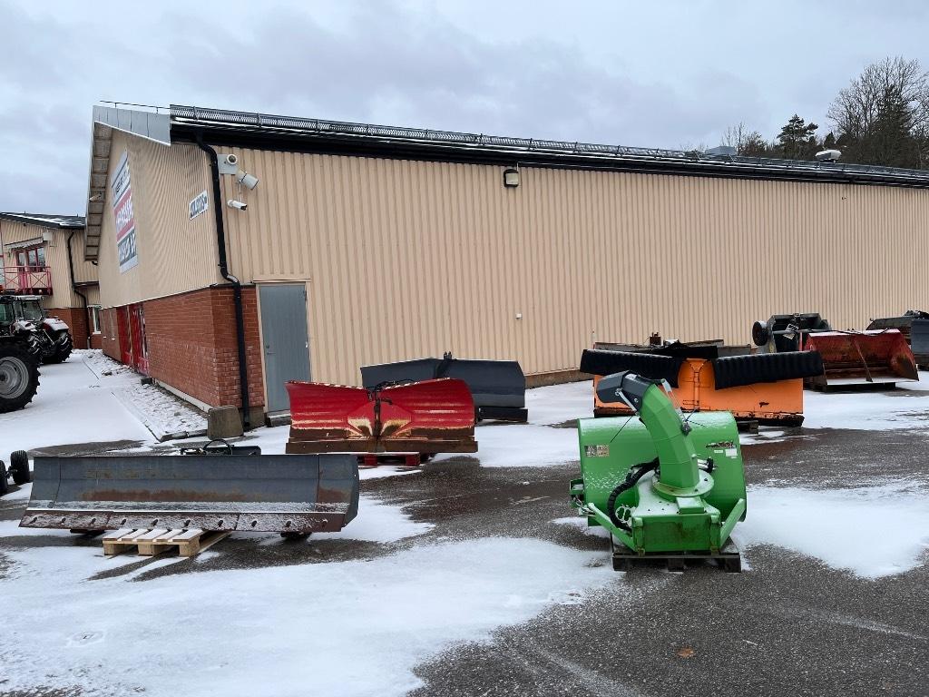 Snöblad & plogar Sandspridare Snöblad och plogar