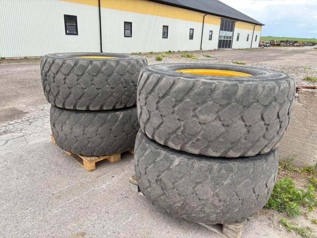 4 st 600 breda däck med fälg till Volvo L60H Däck, hjul och fälgar