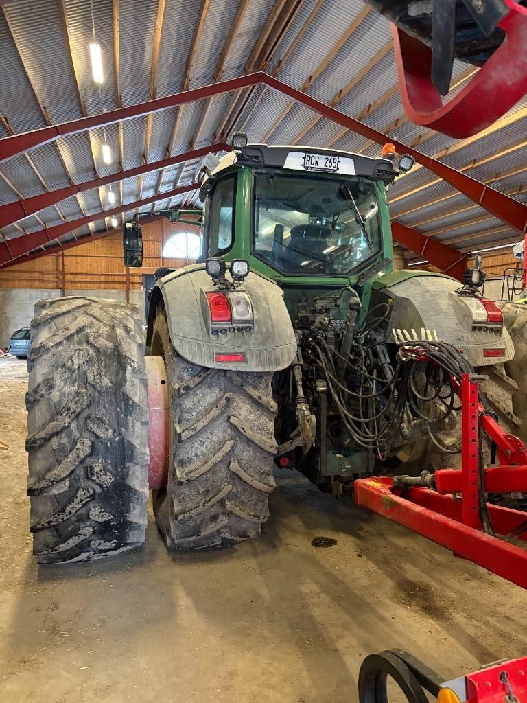 Fendt 828 Vario Tractors