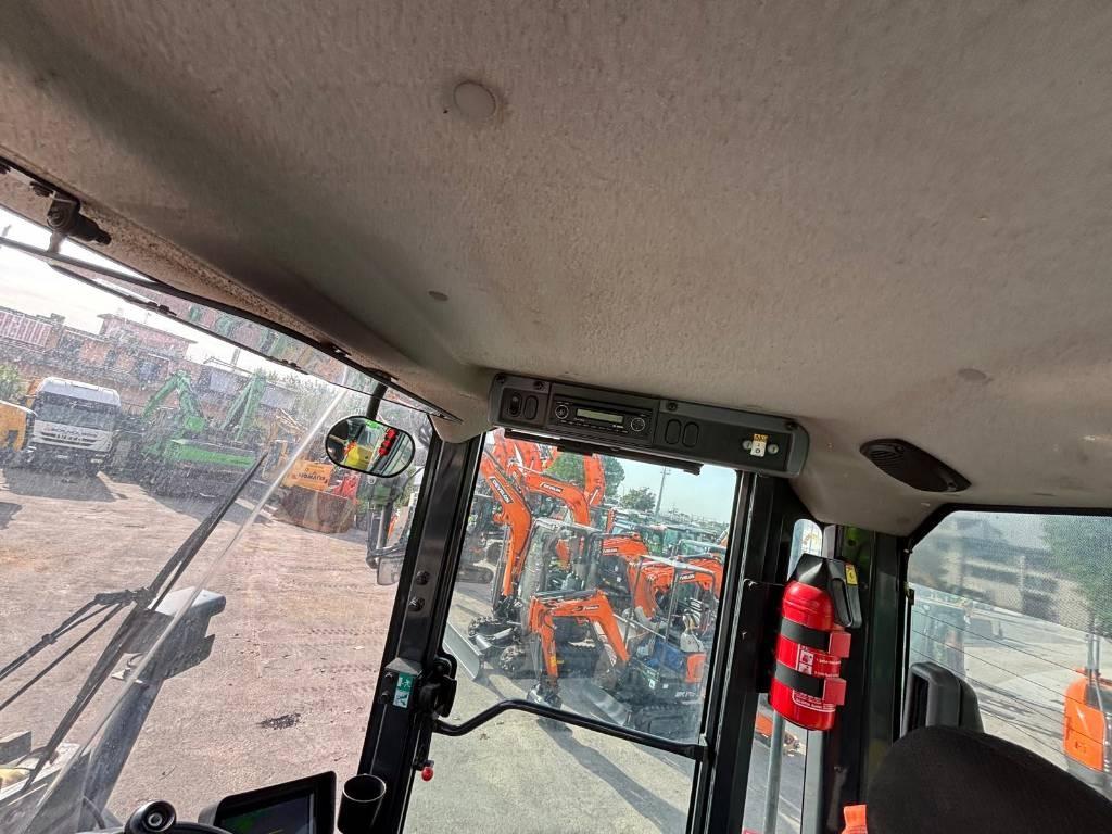 Hyundai HL 757-9 A Pale gommate