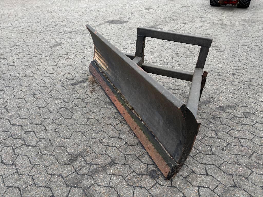 JST Dozerblad 2 meter 45 grader JST Weitere Lade- und Grabgeräte