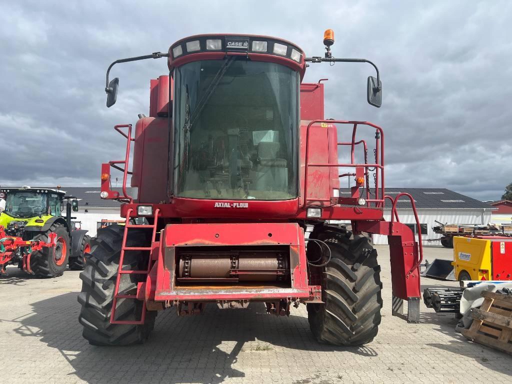 Case IH 2388 Combine harvesters
