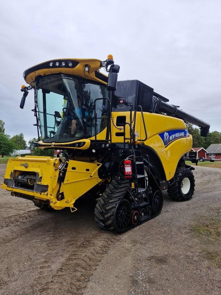 New Holland CR 8.80 Combine harvesters