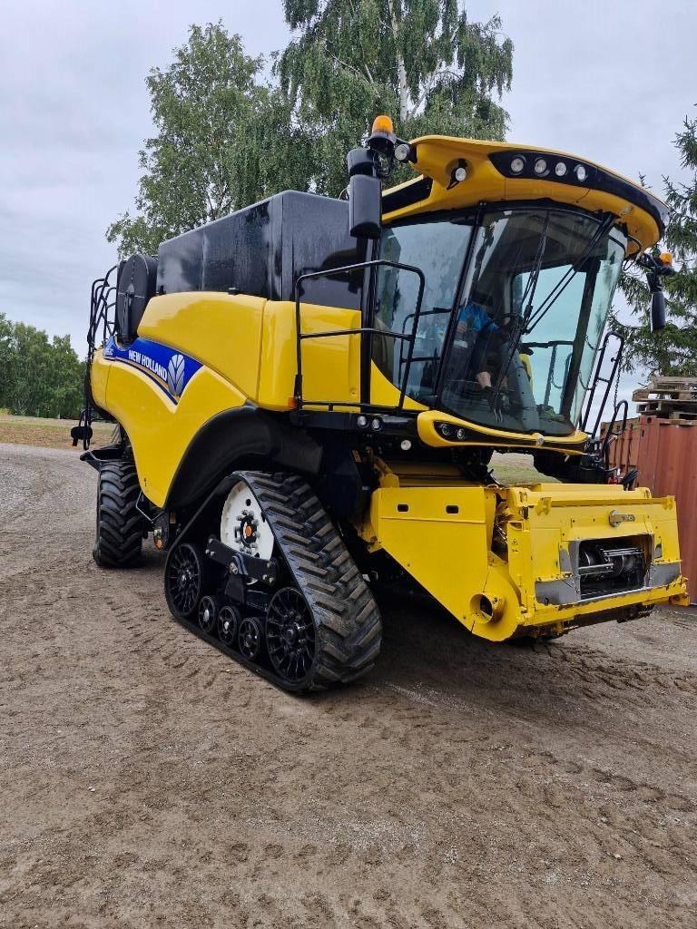 New Holland CR 8.80 Combine harvesters