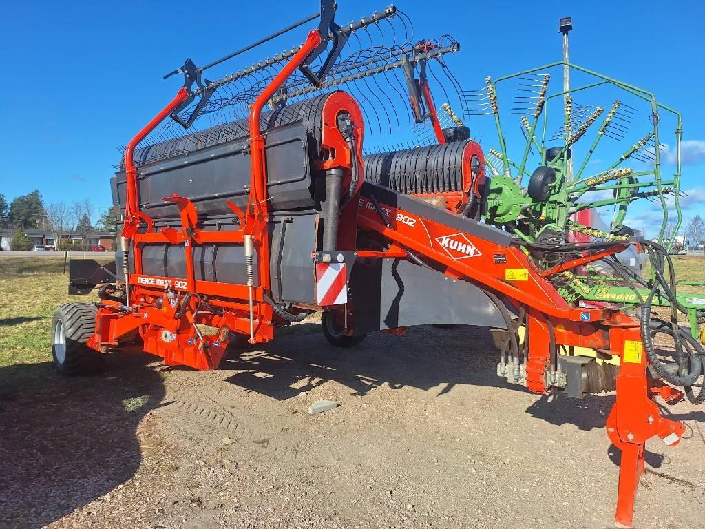 Kuhn Merge Maxx 902 Windrowers