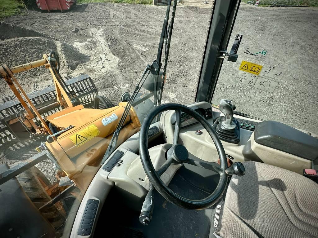 Case IH 121E HTS Wiellader/Shovel Wielladers