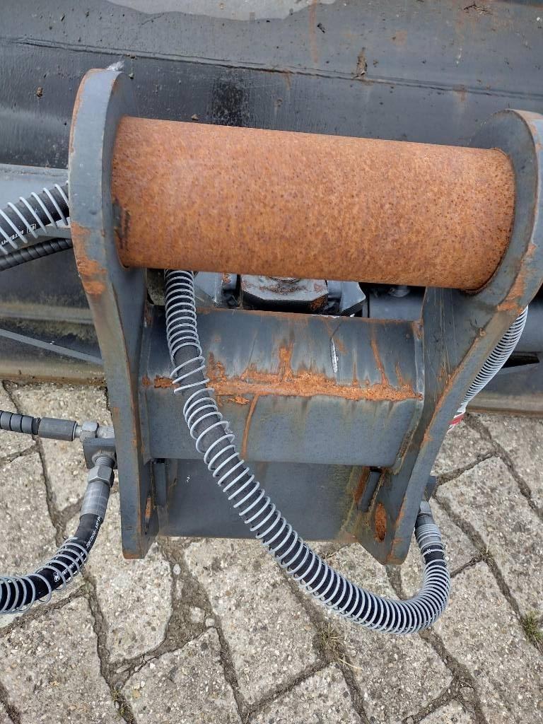 Holstein Schwenklöffel 1.800 mm für Schaeff-SWE Tieflöffel