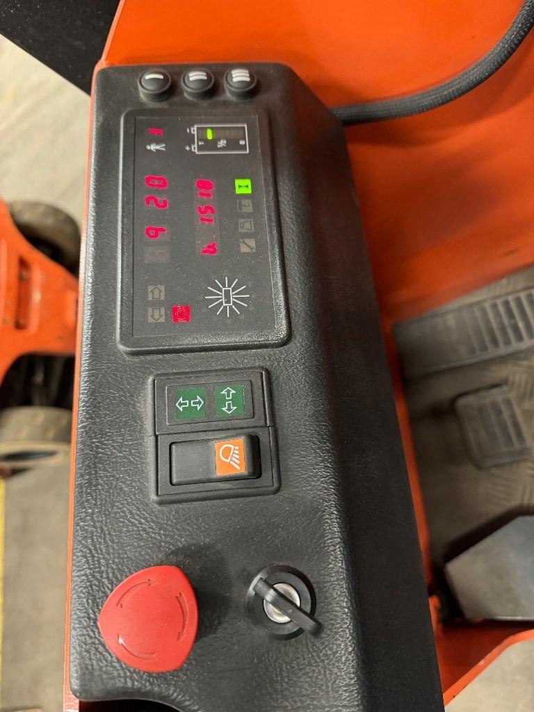 Toyota FRE270 4-way reach trucks