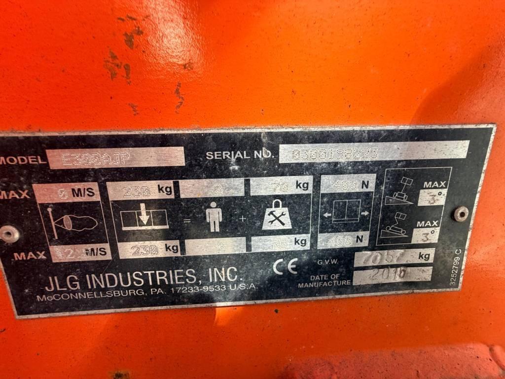 JLG E 300 AJP Bomliftar