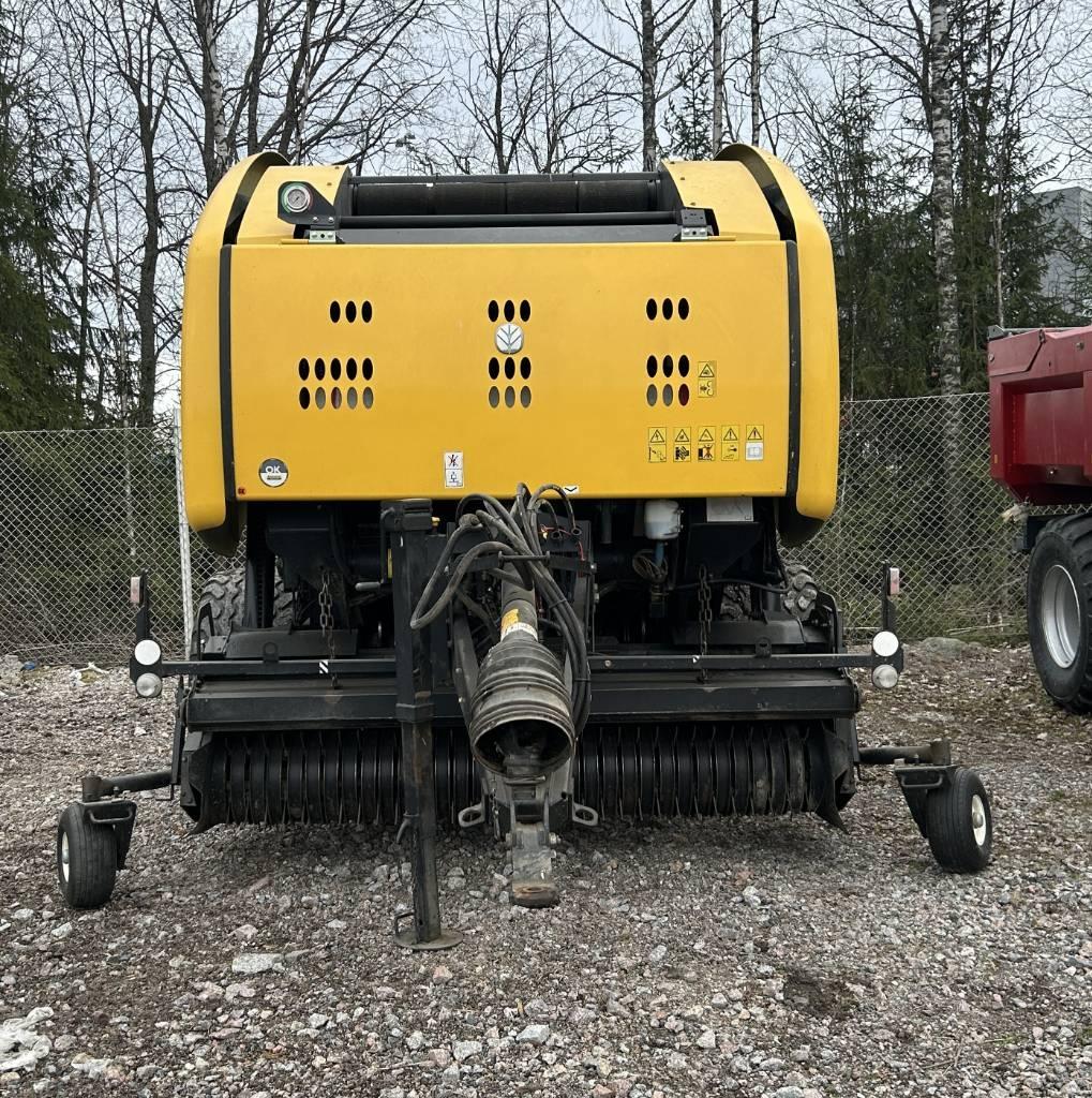 New Holland Roll-Belt 150 Round balers