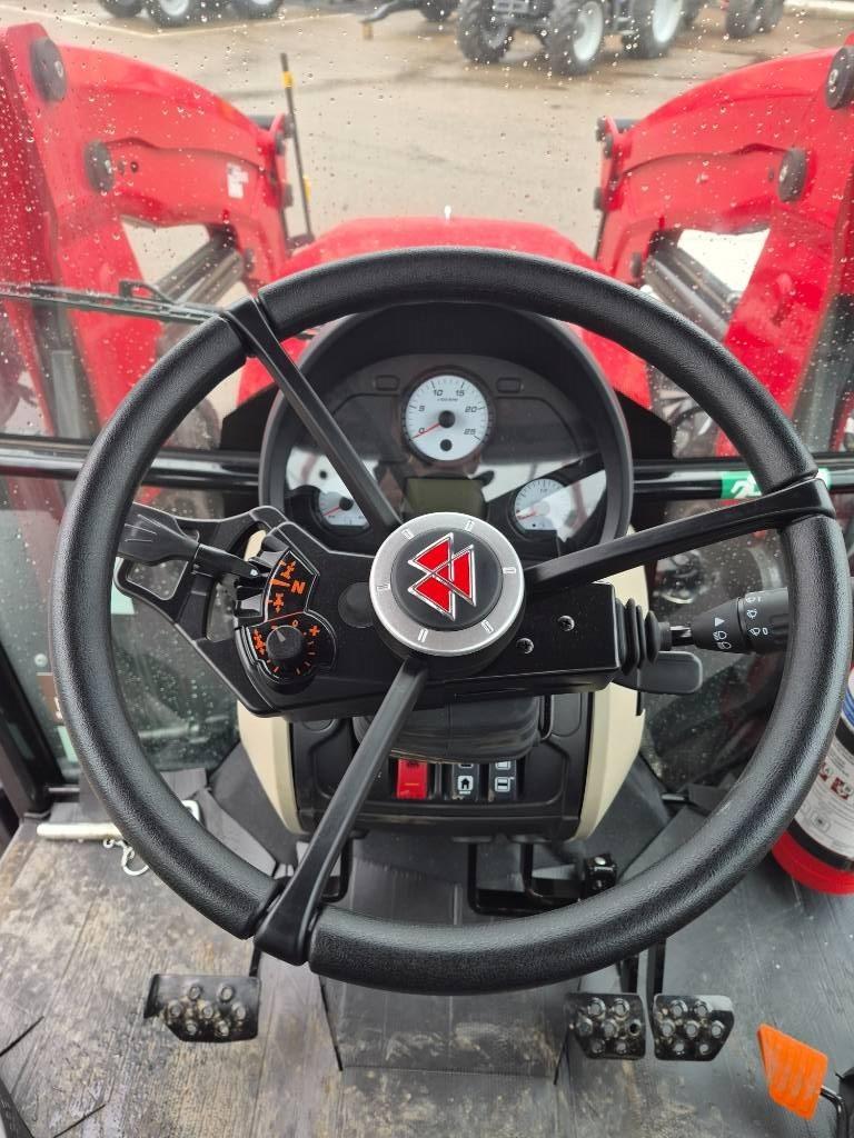 Massey Ferguson MF 4708M CAB ESSENTIAL Traktorer