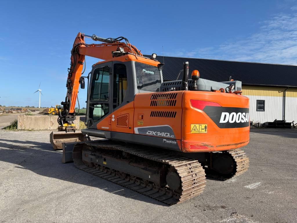Doosan DX140 LC-5 grävmaskin, rototilt med grip Bandgrävare
