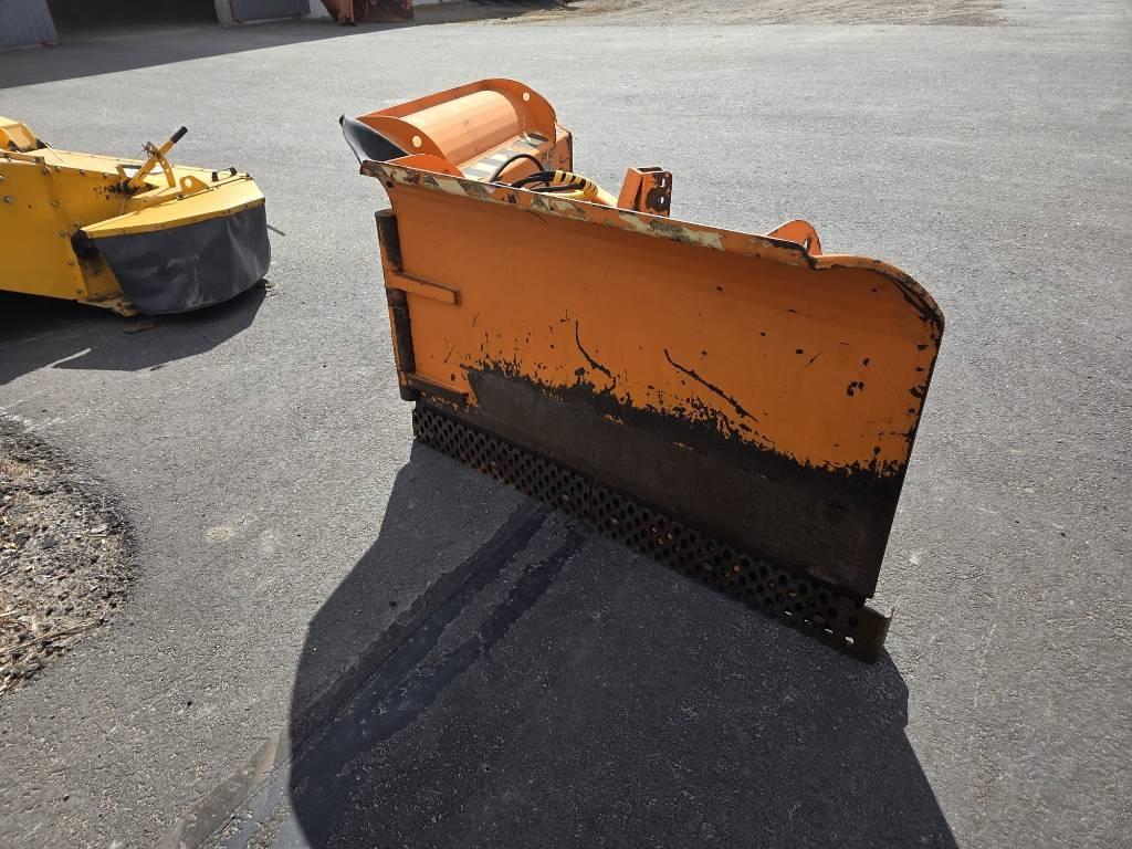 FMG 320 Nivelaura Snow blades and plows