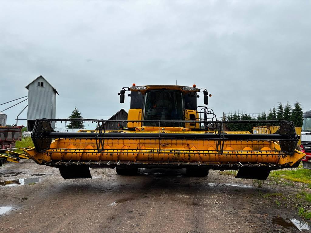 New Holland CX 8080 Combine harvesters
