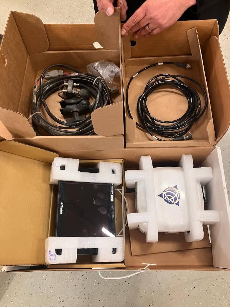 Trimble GFX 750 & NAV -900 GPS