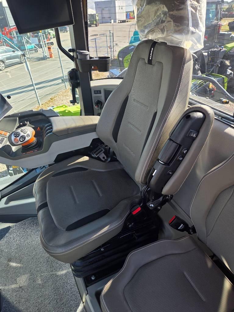 CLAAS Xerion 12.650 TerraTrac Tractors