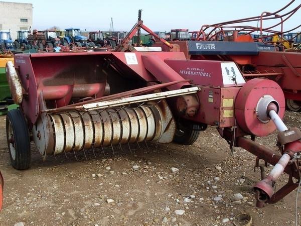 International B47 Ķīpu preses