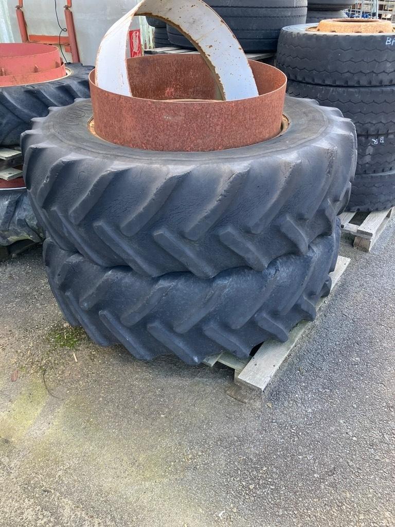 PARIPYÖRÄT 18.4-34 Reifen